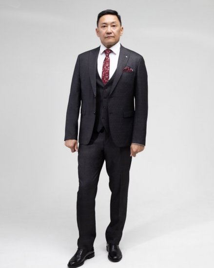 Черный костюм 3-ка фактурный